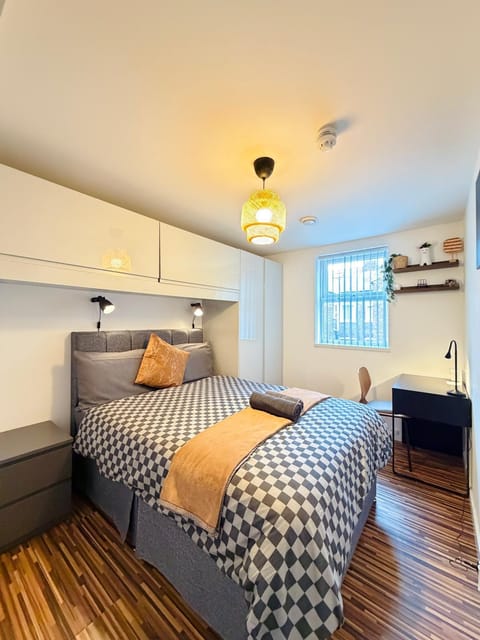 Photo of the whole room, Bedroom