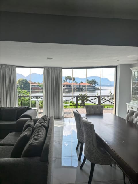 Dining area, Mountain view