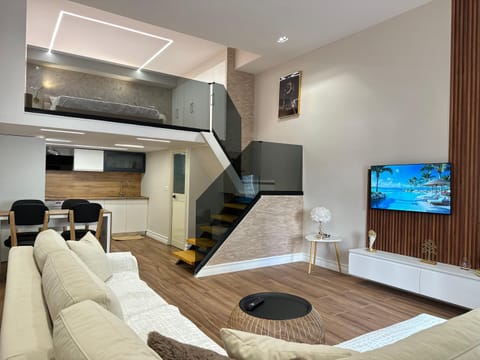 Communal lounge/ TV room, TV and multimedia, Kitchen or kitchenette, Living room, Seating area