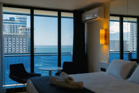 Bed, Natural landscape, View (from property/room), Balcony/Terrace, Living room, Photo of the whole room, Seating area, Bedroom, Sea view, air conditioner