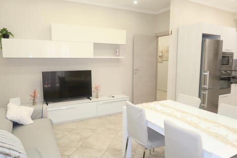 TV and multimedia, Living room, Dining area