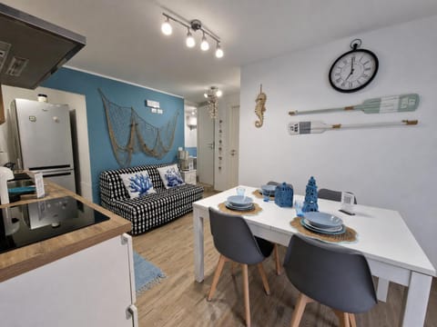 Communal lounge/ TV room, kitchen
