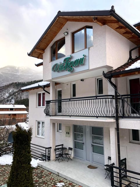 Property building, Balcony/Terrace