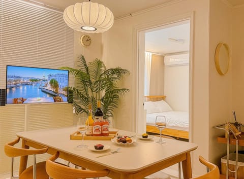 Dining area, kitchen