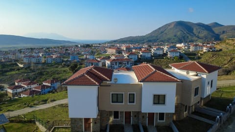 Property building, Day, Natural landscape, Bird's eye view, City view, Mountain view, Sea view