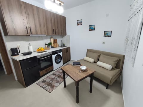 Seating area, Entertainment, washing machine, kitchen