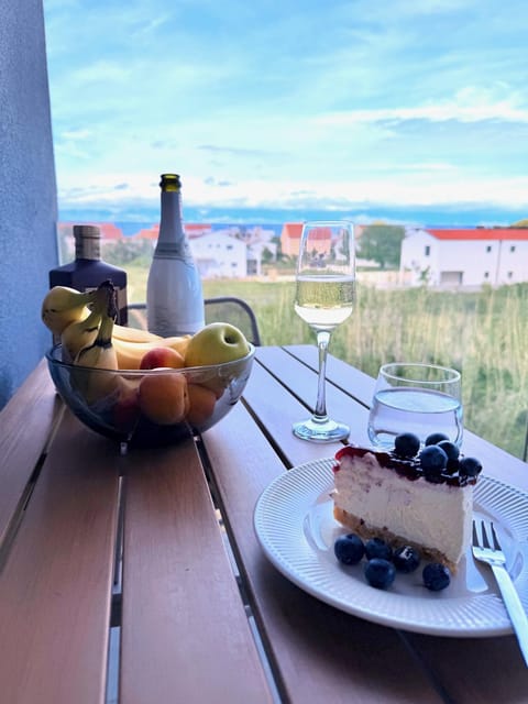 Natural landscape, View (from property/room), Balcony/Terrace, Food and drinks