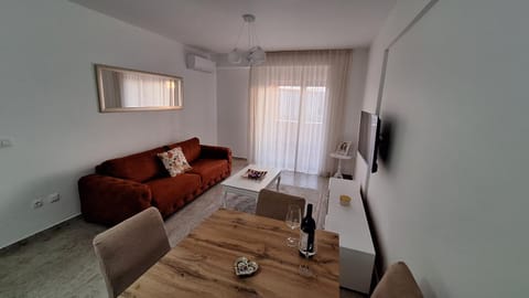 Living room, Photo of the whole room, Seating area, Dining area