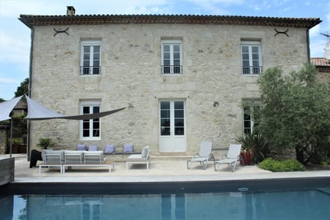 Property building, Patio, Pool view, Swimming pool, Swimming pool, sunbed