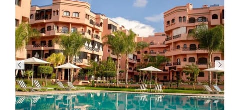 Day, Swimming pool