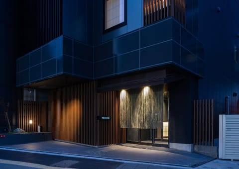 Property building, Facade/entrance, Night