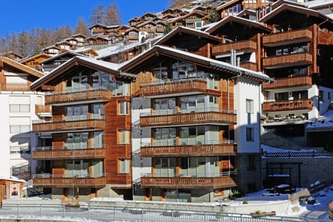 Facade/entrance, Off site, Mountain view, Mountain view