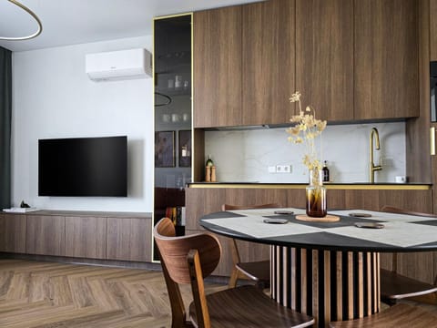 Communal lounge/ TV room, TV and multimedia, Kitchen or kitchenette, Dining area, Evening entertainment