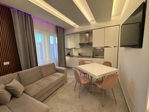 Kitchen or kitchenette, Living room, Seating area, oven, pet friendly, stove