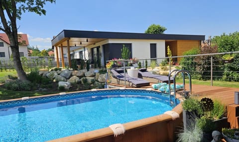 Property building, Off site, Garden, Garden view, Pool view, Swimming pool, sunbed