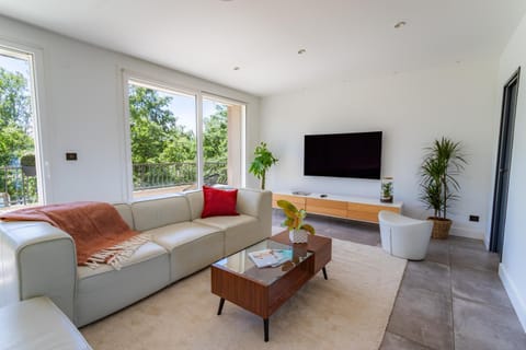 Communal lounge/ TV room, TV and multimedia, Living room