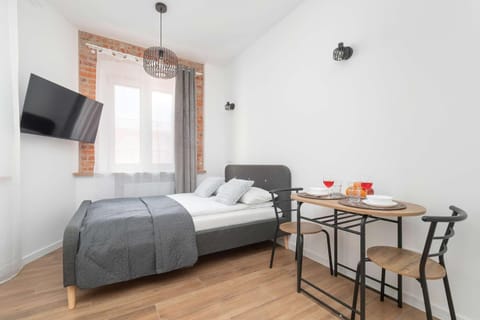 Bed, TV and multimedia, Living room, Seating area