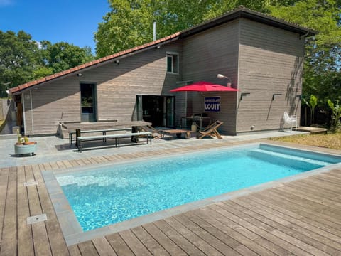 Property building, Patio, Swimming pool