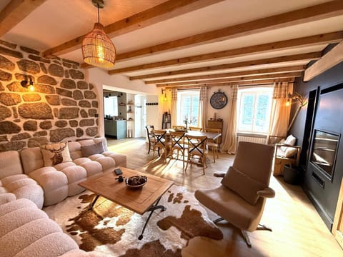 Communal lounge/ TV room, TV and multimedia, Living room, Seating area