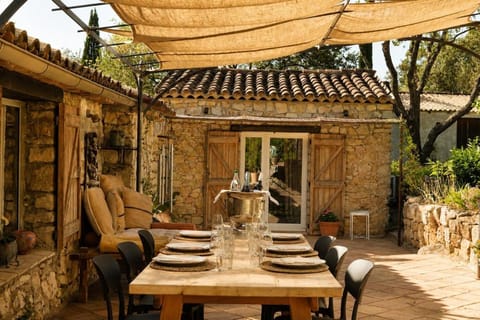 Property building, Patio, Garden, Dining area, Garden view