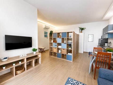 TV and multimedia, Living room, air conditioner