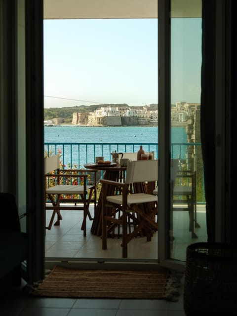 View (from property/room), Balcony/Terrace, Living room, Sea view