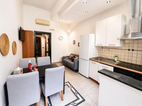 Living room, Seating area, Lunch