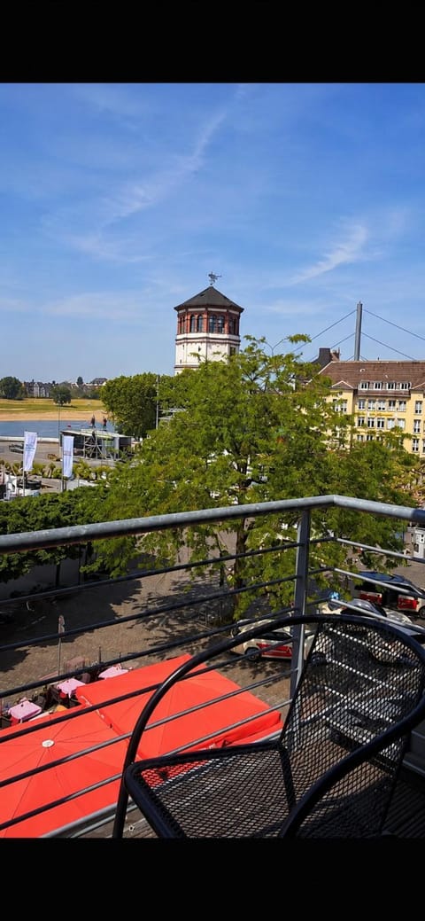 View (from property/room), Balcony/Terrace, River view