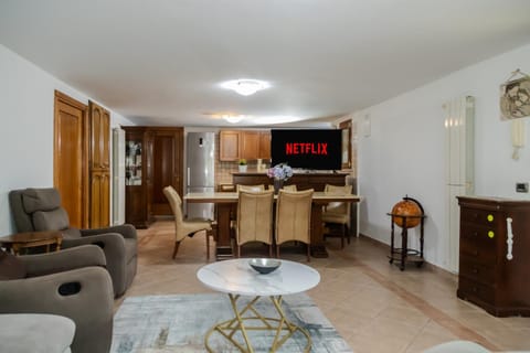 Living room, Dining area