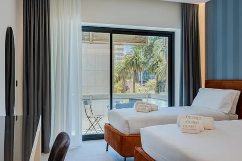 Bed, View (from property/room), Balcony/Terrace, Photo of the whole room, Seating area, Bedroom, towels