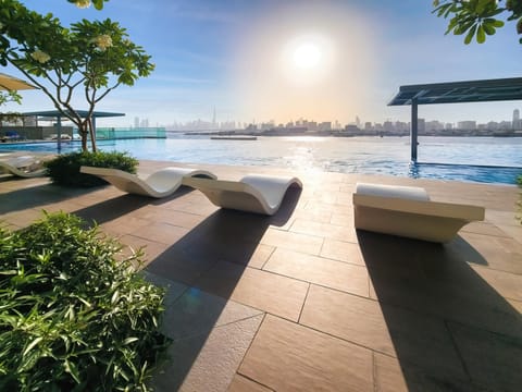 Nearby landmark, Day, Swimming pool, sunbed