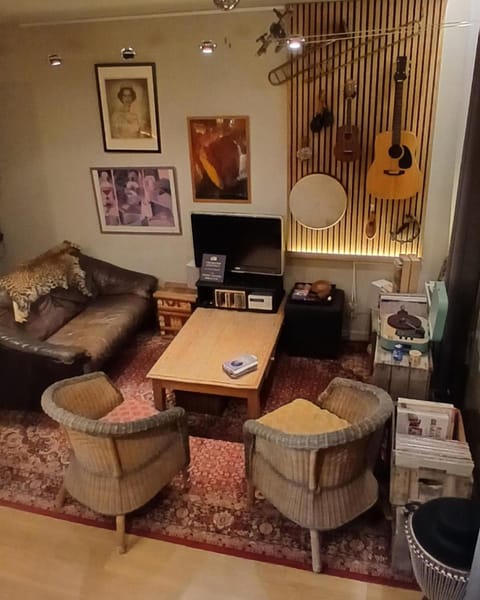 TV and multimedia, Seating area