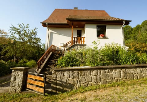 Property building, Facade/entrance, Parking, pet friendly