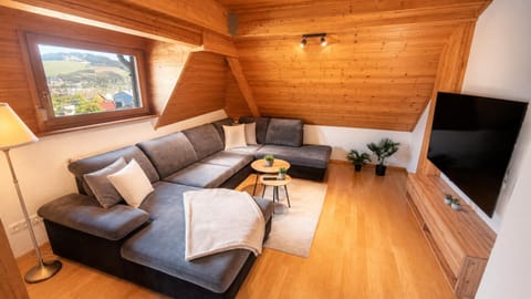 Communal lounge/ TV room, TV and multimedia, Living room, Seating area, Evening entertainment