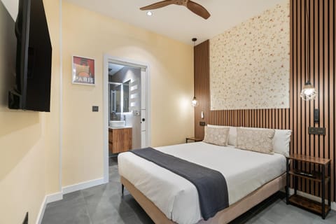 Bed, TV and multimedia, Photo of the whole room
