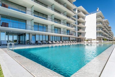 Property building, Day, Pool view, Swimming pool, sunbed
