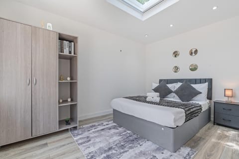 Bed, Bedroom, wardrobe