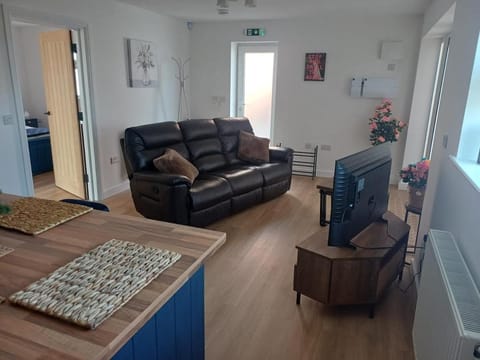 Communal lounge/ TV room, TV and multimedia, Living room
