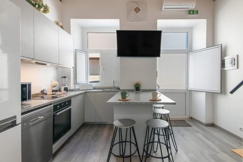 Kitchen or kitchenette, Living room