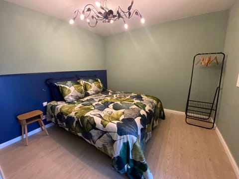 Bedroom, towels