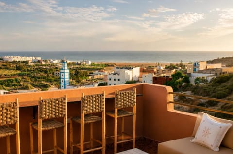 Day, Natural landscape, View (from property/room), Balcony/Terrace, Living room, Seating area, City view, Sea view, Internal: Not applicable to any particular room
