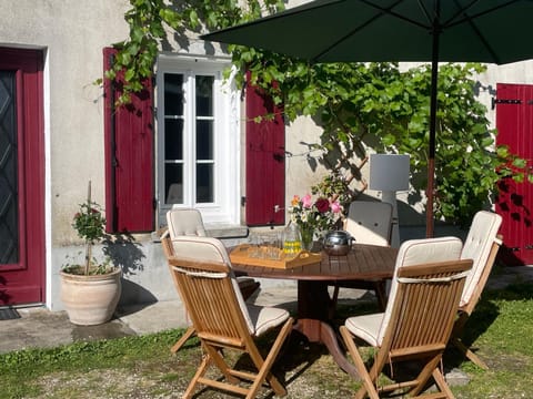 Property building, Balcony/Terrace, Garden view