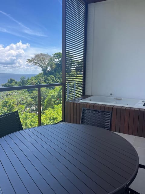 Day, Natural landscape, Hot Tub, View (from property/room), Balcony/Terrace, Dining area, Sea view