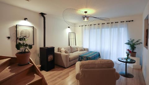 Living room, Seating area, fireplace