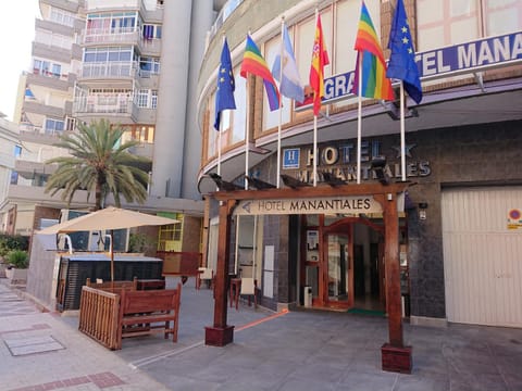 Facade/entrance