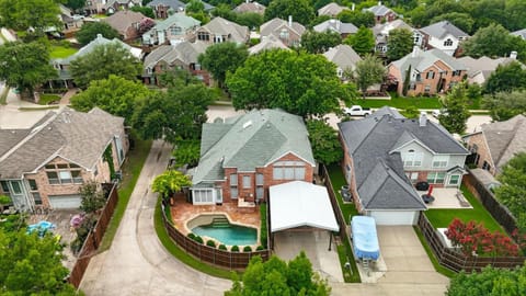 Property building, Day, Bird's eye view, Pool view, Swimming pool