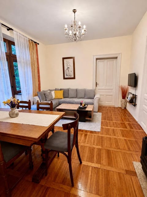 Communal lounge/ TV room, TV and multimedia, Living room, Seating area, Dining area, fireplace, fireplace