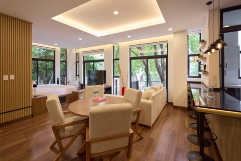 TV and multimedia, Living room, Seating area, Dining area