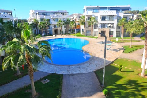 Game Room, Swimming pool