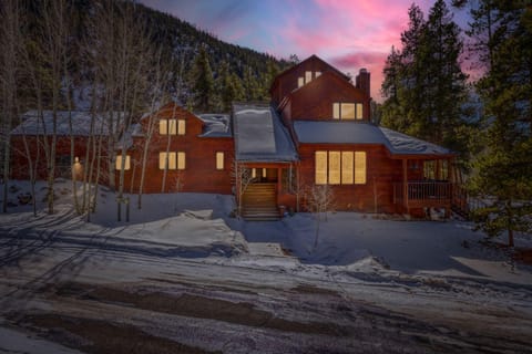 Property building, Day, Mountain view